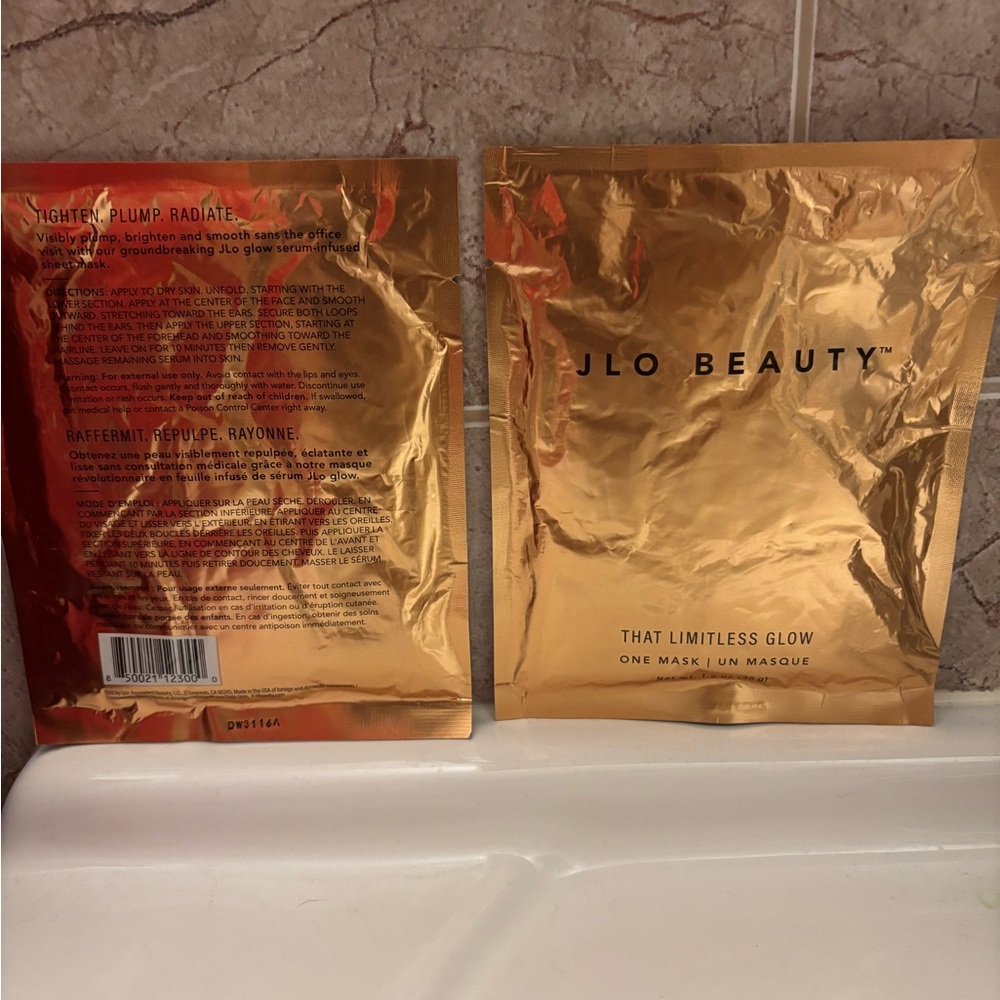 2 JLO Beauty That Limitless Glow Mask